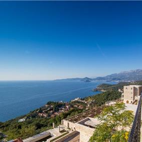 2 Bedroom Apartment with 2 Shared Pools, sleeps 4